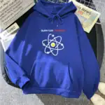 Sweat à capuche bleu avec motif atomique et texte "Quantum Physics" pour passionnés de physique quantique et science.