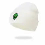 Bonnet blanc en laine avec un logo extraterrestre vert et noir, parfait pour les amateurs de science-fiction et de style décontracté.