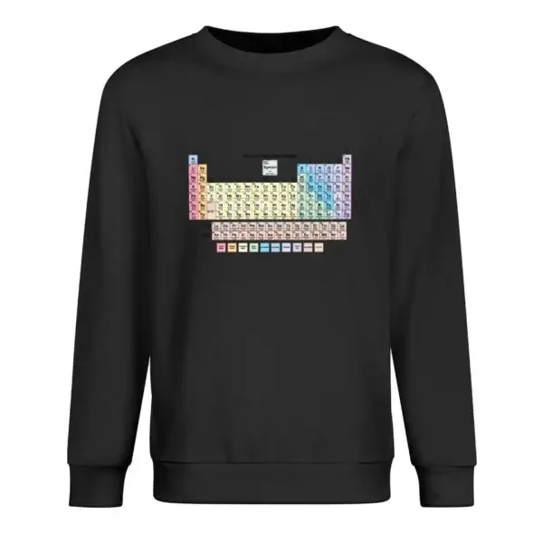 Panneau périodique du tableau scientifique affiché sur un sweat noir, illustrant les éléments chimiques avec leurs symboles et numéros atomiques.