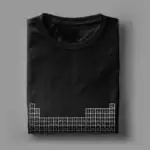 T-shirt noir avec impression du tableau périodique des éléments chimiques, idéal pour les amateurs de science et de chimie, parfait pour une décoration geek ou un cadeau original.