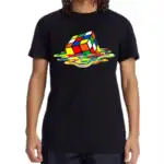 T-shirt avec motif cube de Rubik psychédélique.