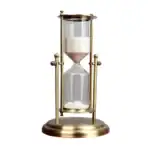 Horloge à sable en verre avec cadre en laiton doré, symbole de temps et de science, parfait pour la décoration de bureau ou d'étagère.