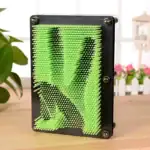 Panneau de visualisation 3D avec piques vertes en forme de spirale, conçu pour l'affichage scientifique ou décoratif, idéal pour les amateurs de science et de design innovant.