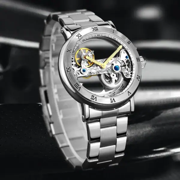 Montre squelette mécanique en acier inoxydable avec mouvement visible, design élégant et sophistiqué, idéale pour les amateurs de science et de décoration horlogère.