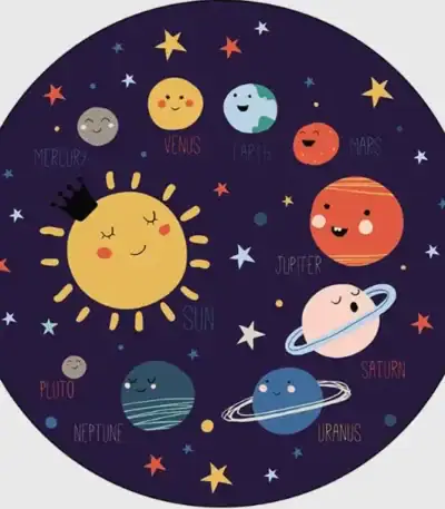 Illustration colorée du système solaire avec le Soleil souriant et les planètes Mercure, Vénus, Terre, Mars, Jupiter, Saturne, Uranus, Neptune et Pluton, dans un fond étoilé.