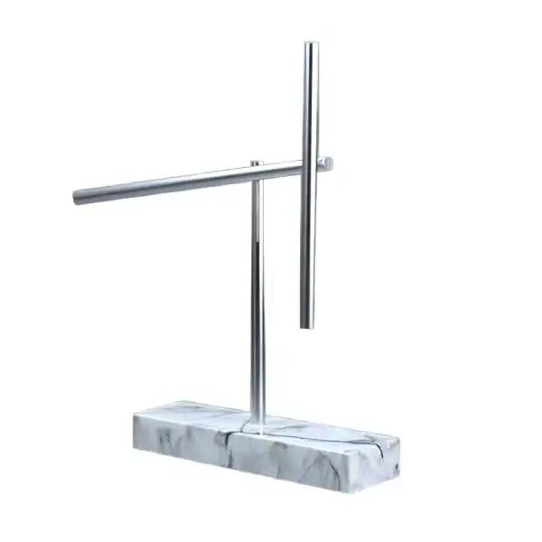 Pince à microscope en métal avec base en marbre blanc, idéale pour la décoration scientifique ou pour un usage en laboratoire, alliant élégance et fonctionnalité.
