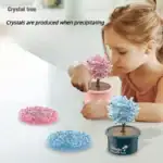 Arbre de cristal en pot décoratif, illustrant la formation de cristaux lors de la précipitation. Parfait pour la décoration scientifique ou éducative, ce modèle coloré fascine par ses cristaux brillan.