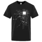 T-shirt noir avec design de circuit électronique blanc, parfait pour les amateurs de technologie et d'ingénierie.