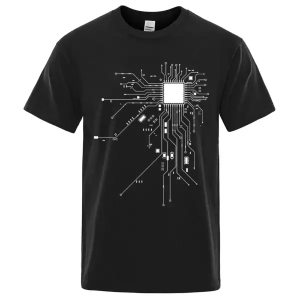 T-shirt noir avec design de circuit électronique blanc, parfait pour les amateurs de technologie et d'ingénierie.