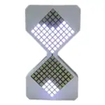 Horloge innovante en forme de sablier avec affichage LED lumineux, idéale pour la décoration scientifique moderne.