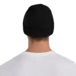 Chapeau en laine noir porté par un homme vu de dos, idéal pour un style décontracté ou hivernal.