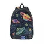Sac à dos avec motif planètes et étoiles colorées sur fond noir, idéal pour les amateurs d'astronomie et de sciences. Parfait pour l'école ou les activités en plein air.