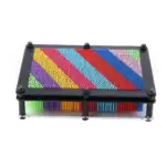 Panneau de perles de verre colorées pour expériences scientifiques et décoration, avec cadre noir et base transparente, idéal pour projets éducatifs et artistiques.