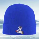 Bonnet en laine bleu avec un dessin d'astronaute et fusée, parfait pour les amateurs de science et d'exploration spatiale.