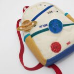 Sac à dos pour enfants avec décorations de planètes en feutrine, parfait pour l'apprentissage de l'espace et la décoration de chambre.