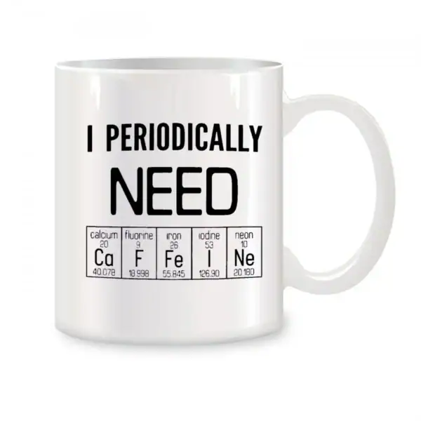 Mug blanc avec texte "I Periodically Need" et éléments du tableau périodique illustrant la chimie, parfait pour les amateurs de sciences et de décoration geek.