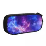 Pochette d'école avec motif galaxie cosmique, idéale pour ranger stylos, crayons et fournitures. Design coloré et inspirant, parfait pour les amateurs d'astronomie et de sciences.