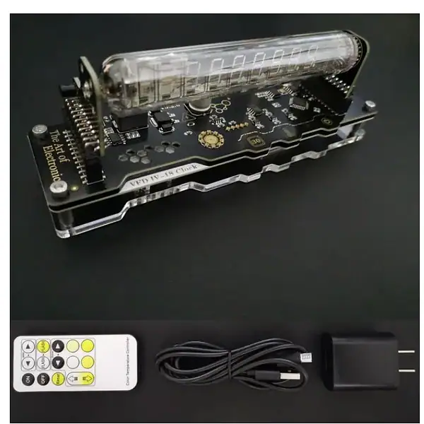Panneau de contrôle électronique avec affichage numérique, télécommande, câble USB et adaptateur secteur pour expériences scientifiques.