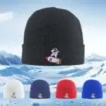 Casquette noire à motif d'astronaute et fusée, idéale pour les amateurs de science et d'astronomie, parfaite pour un style décontracté et tendance.