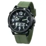 Montre homme avec affichage numérique et analogique, boîtier noir et bracelet vert, résistante à l'eau, style sportif et moderne.