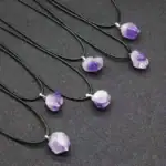 Pendentifs en améthyste violette, parfaits pour les amateurs de bijoux inspirés de la science et de la nature.