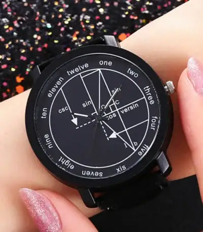 Montre noire affichant des équations mathématiques et trigonométriques, portée au poignet d'une personne avec ongles vernis rose pailleté, sur un fond de confettis colorés.