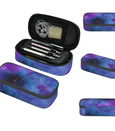 Étui à stylos galaxie avec compartiments, idéal pour la papeterie et la décoration de bureau. Design inspiré de l'univers avec couleurs cosmiques, pratique et esthétique.