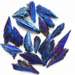 Échantillons de minéraux d'azurite aux couleurs bleues intenses, idéaux pour la décoration ou la collection scientifique.