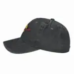 Casquette noire en denim avec logo scientifique brodé, style décontracté, parfait pour les amateurs de science et de mode.