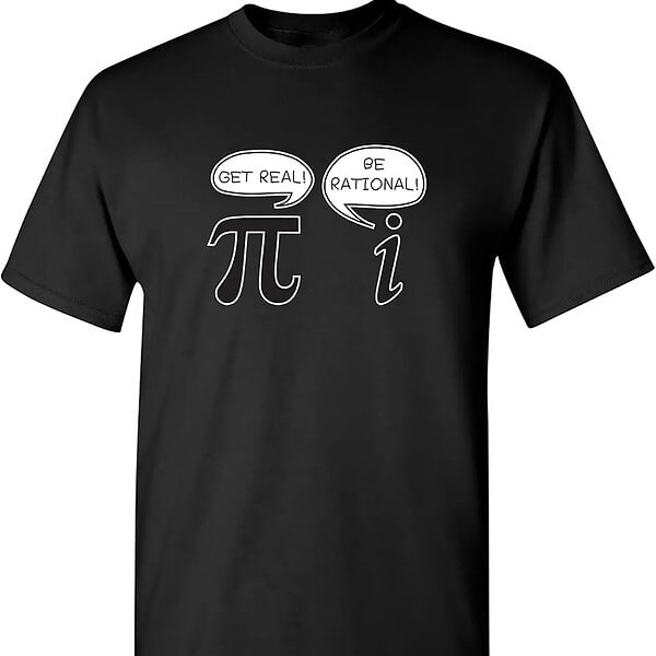 T-shirt noir avec symbole pi et bulles de dialogue "Get real!" et "Be rational!" pour les amateurs de sciences et mathématiques.