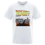 T-shirt "Back to the Past" avec personnages de style pixel art.