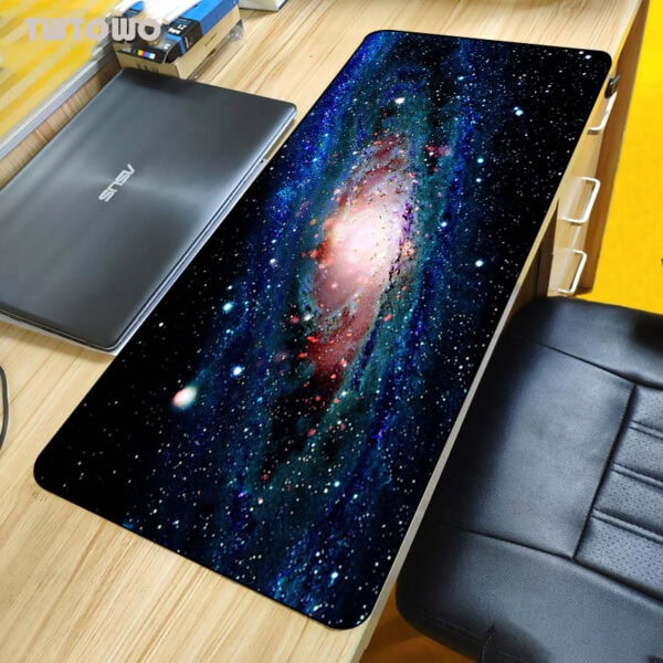 Tapis de bureau galaxie cosmos.