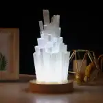 Lampe décorative en cristal blanc illuminé, style stalagmite, pour décoration intérieure moderne.