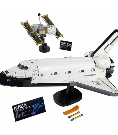 Vaisseau spatial LEGO NASA avec figurines et accessoires pour la décoration scientifique.
