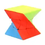 Puce puzzle colorée avec formes géométriques, idéale pour la décoration ou l'apprentissage scientifique.