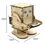 Robot en bois éducatif avec bras articulé, composants électroniques et base en bois, mesurant 15 cm de haut, 13 cm de large et 12 cm de profondeur, idéal pour l'apprentissage de la robotique.