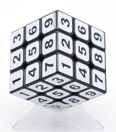 Cube Rubik 3x3 avec chiffres, puzzle éducatif et décoratif, parfait pour stimuler la logique et la concentration.