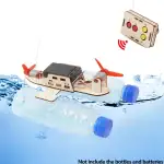 Véhicule marin éducatif avec moteur électrique, hélices et télécommande, flottant sur l'eau. Parfait pour expériences scientifiques et activités éducatives en milieu aquatique.