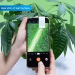 Prise de vue d'une feuille verte avec smartphone, capturant la surface de la feuille pour une analyse scientifique ou une photographie macro.