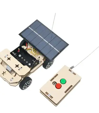 Kit robot solaire avec télécommande, comprenant un véhicule solaire et un contrôleur, idéal pour projets éducatifs en sciences et technologie.