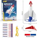 Modèle de vaisseau spatial en kit pour enfants, comprenant une fusée, des ailes, un câble USB et des accessoires colorés, idéal pour stimuler l'imagination scientifique.
