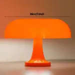 Lampe de table design orange, 28 cm, idéale pour la décoration intérieure et l'éclairage d'ambiance.