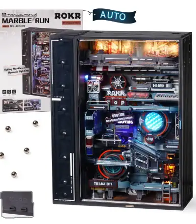 Vitrine de décoration scientifique avec éclairage dynamique, contenant un modèle de machine ou de circuit électronique, parfait pour une décoration moderne et technologique.
