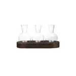 Trois flacons en verre transparents disposés sur un socle en bois, parfaits pour la décoration scientifique ou de laboratoire.