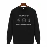 Pull noir avec diagrammes électriques et texte amusant.