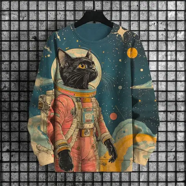 Vêtement pour enfants avec design de chat noir en combinaison spatiale dans un décor cosmique.