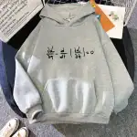 Sweat à capuche gris avec formule mathématique gravée, idéal pour les amateurs de science et de décoration geek.