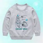 Sweat-shirt gris pour enfants avec illustration de fusée et planètes, idéal pour les amateurs d'espace et de science.