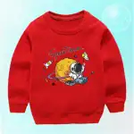 Sweat rouge pour enfant avec design d'astronaute, planète et fusée, parfait pour les amateurs d'espace et de science.
