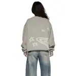 Veste grise oversize avec motifs étoiles et galaxie en blanc, style décontracté, vue de dos.